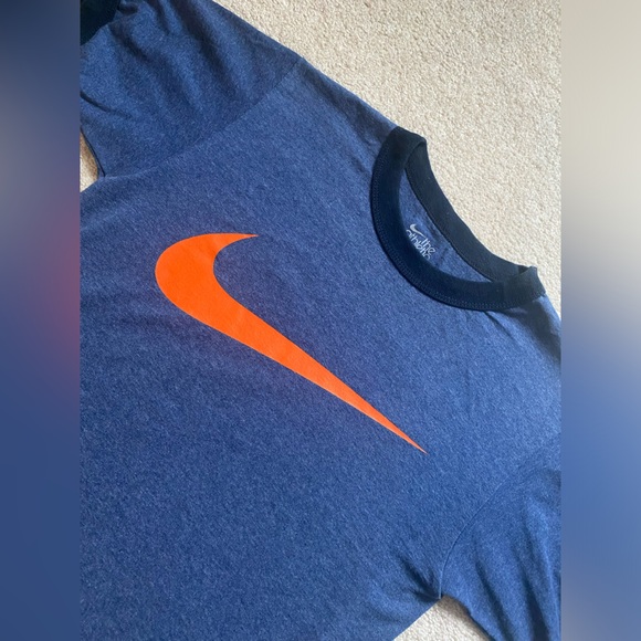 navy blue nike t-shirt - Picture 4 of 5